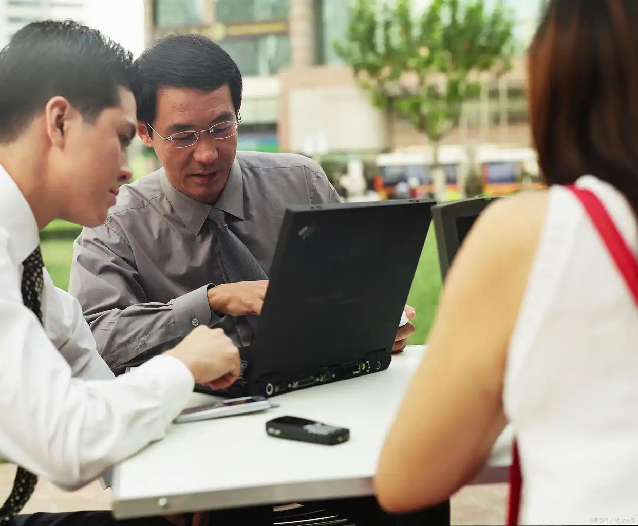 工龄工资政策调整深度解析_2025国有企业涨工资_工龄满30年工资上调600元