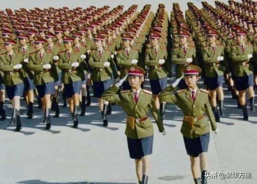 97式军服设计特点_07式陆军常服货到付款_解放军军服发展史