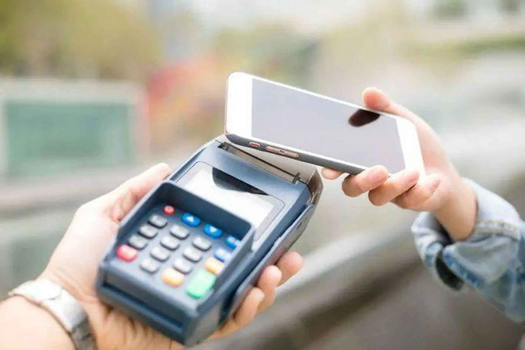 移动支付普及率高，现金支付渐少？业内人士建议家中备现金