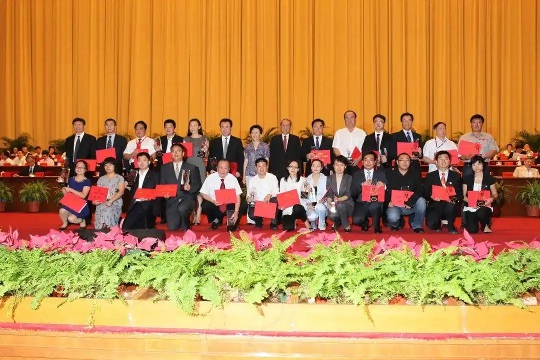 品牌中国行叫我去开会_驰援湖北武汉感恩回馈_中国品牌节