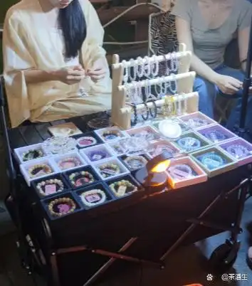 当下零成本赚钱好买卖_地摊经济小众项目_解压玩具地摊生意