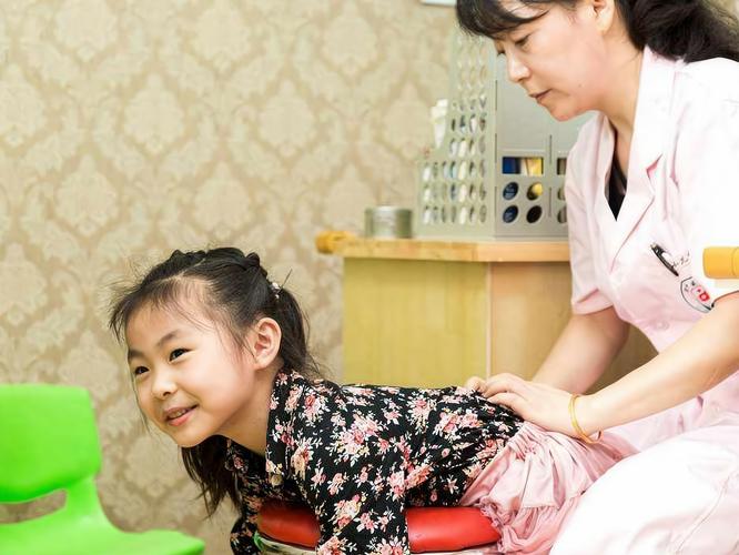 上班族创业：15年加盟零成本赚钱好生意，小儿推拿是首选