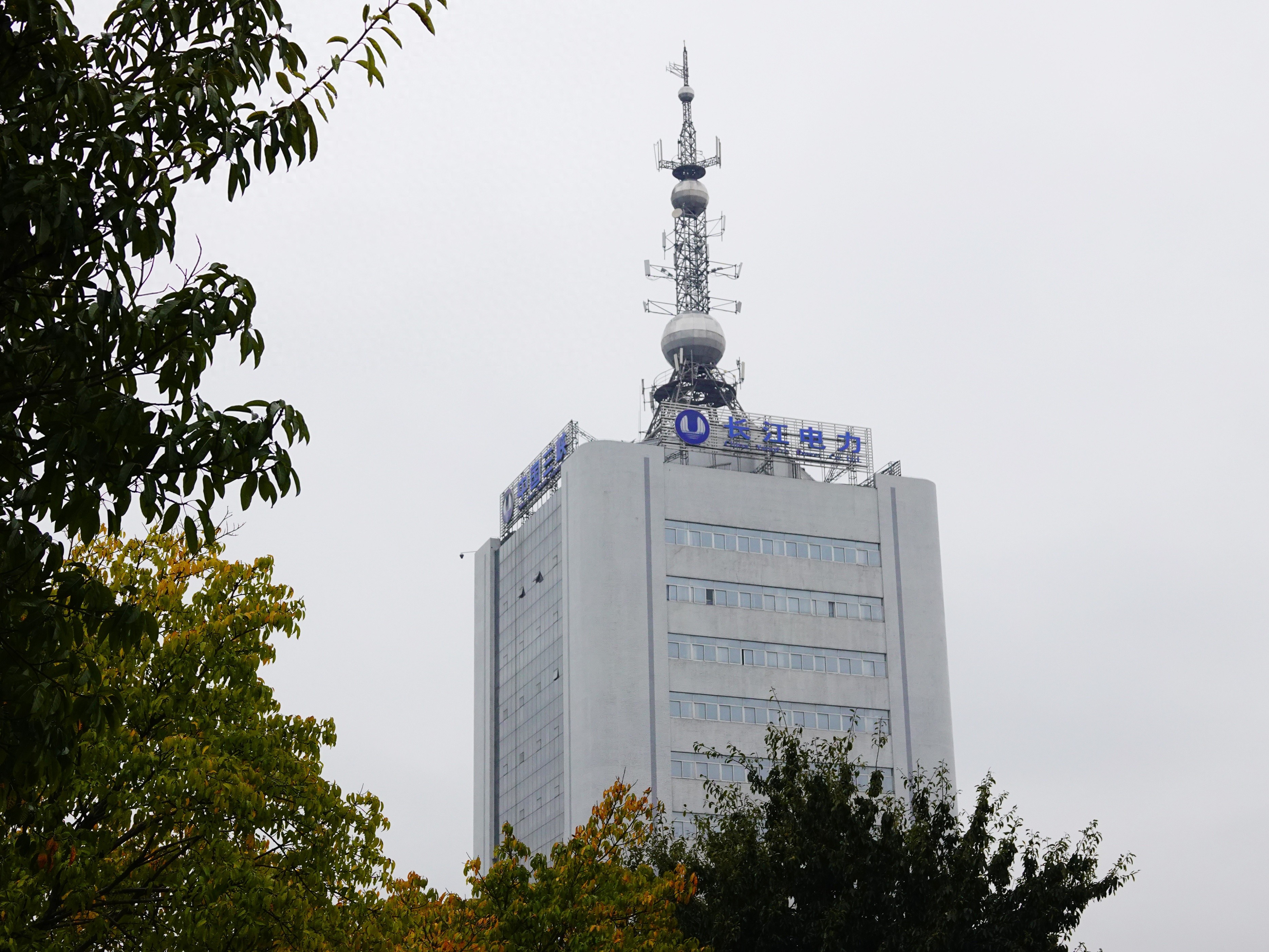 2024长江电力发电量增长股价上升，中国水电站排名相关股票情况